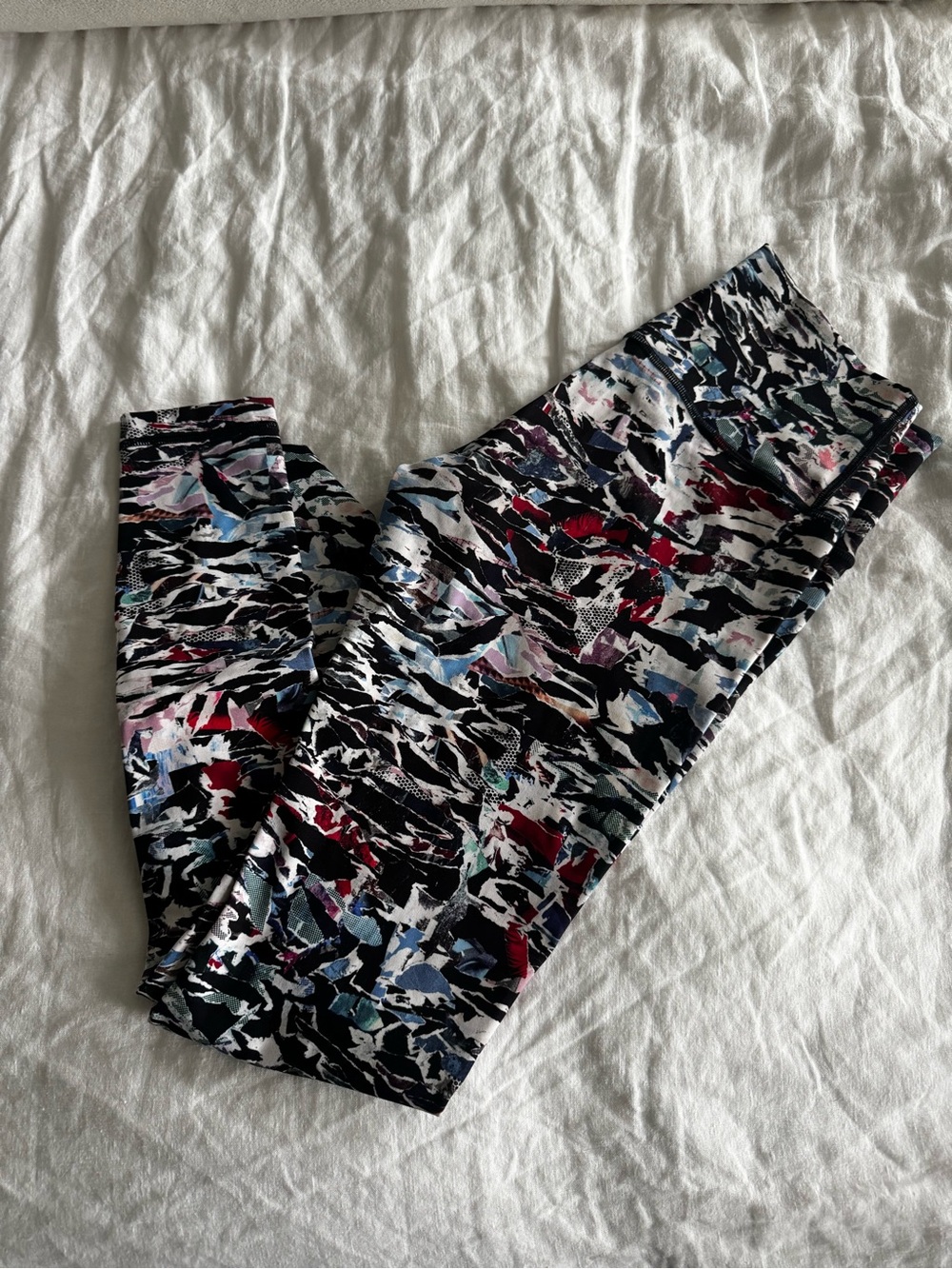 Lululemon woman’s Black Multicolor Abstract Print Leggings
